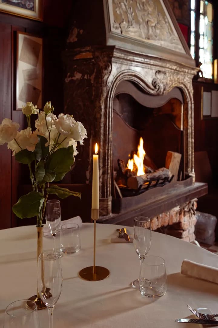 La Sala dei 7 Vizi Capitali, mise en place con caminetto sullo sfondo, Antica Trattoria Poste Vecie