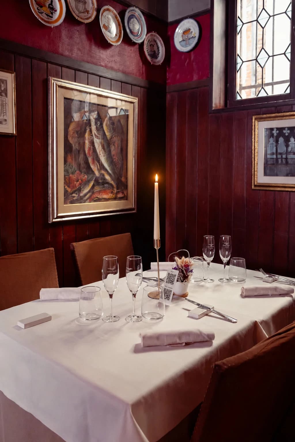 Mise en place a lume di candela nella sala interna, Antica Trattoria Poste Vecie