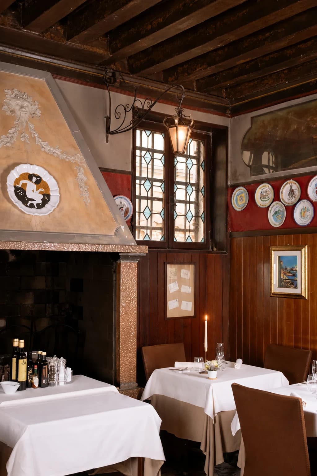 Dettaglio del caminetto nella Sala delle Missive, Antica Trattoria Poste Vecie